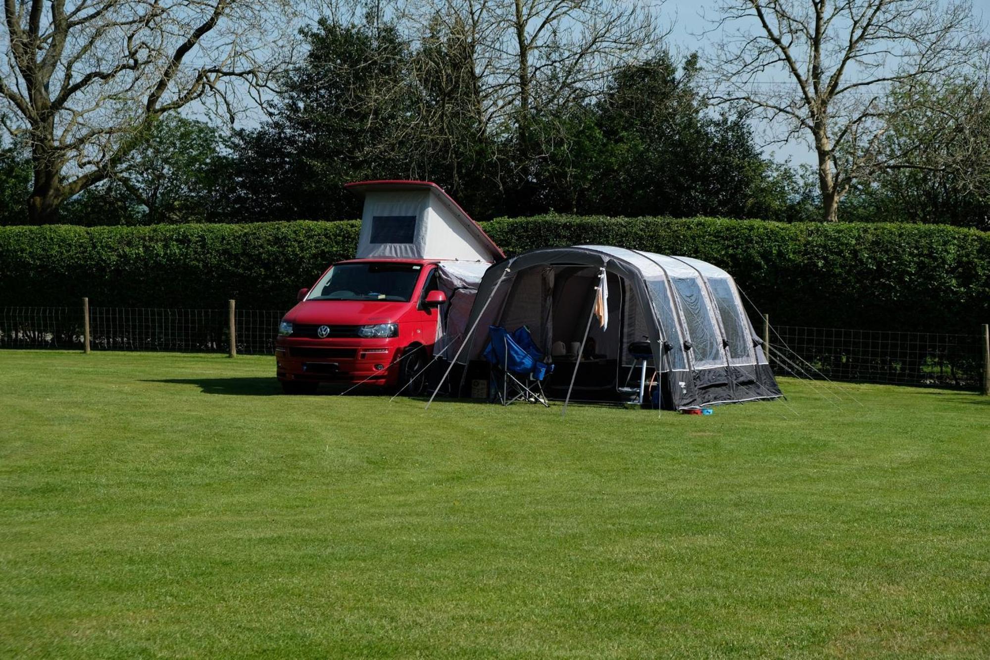 Bank Top Camping-North York Moors With Pitches For Caravans, Camper Vans And Tents Hotell Pickering Exteriör bild
